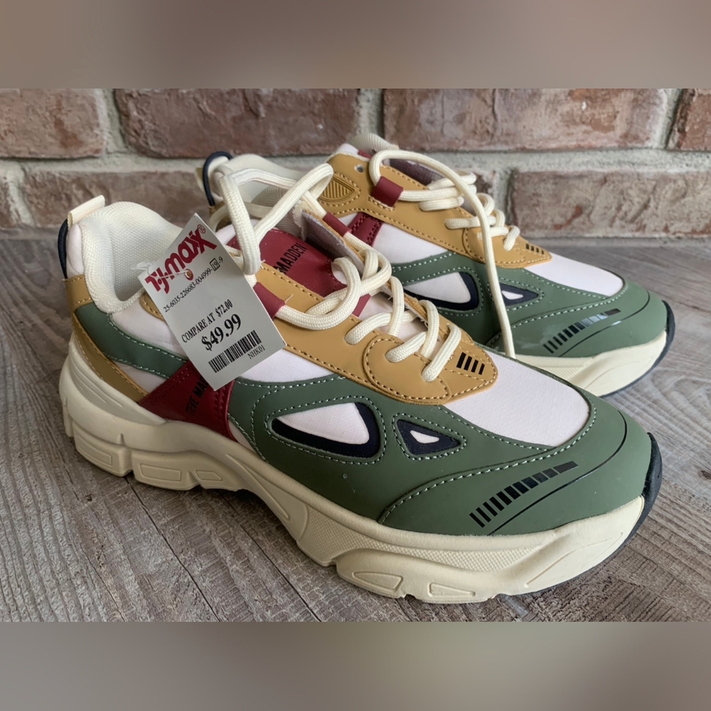 Steve Madden Multi Trainer Size 9